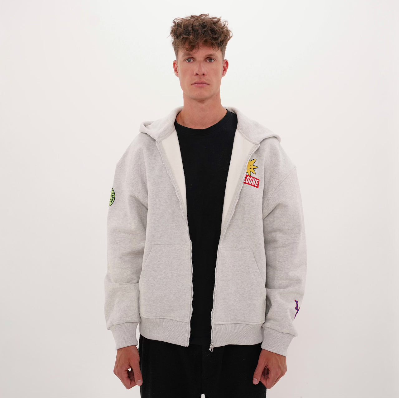 Graue LUCREW Patches Hoodie Jacke von LaserLuca, getragen, Vorderansicht