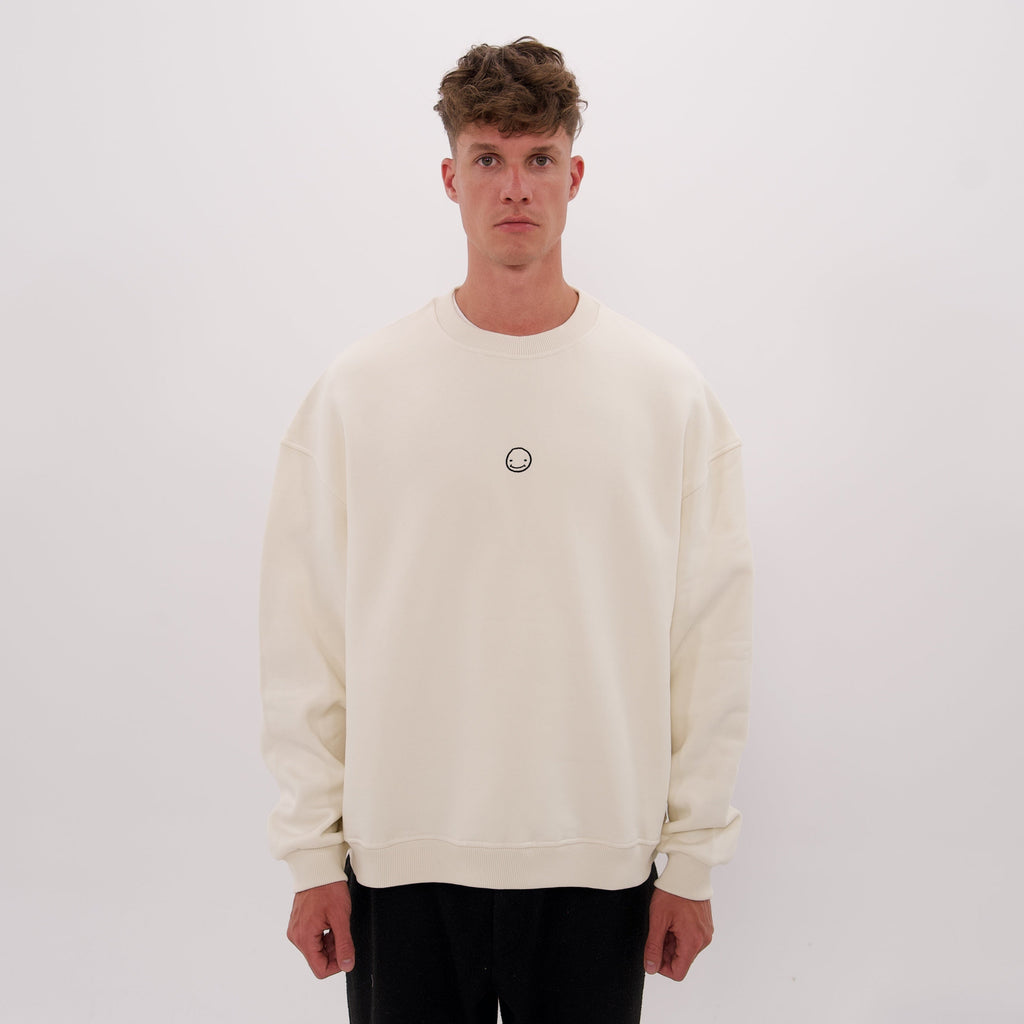LUCREW Flower Sweatshirt in Marshmallow von LaserLuca am Model, Vorderansicht