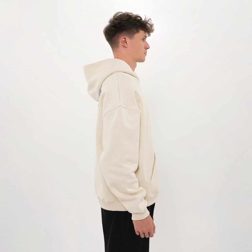 Marshmallow Lachkeks Hoodie von LaserLuca, getragen, Seitenansicht