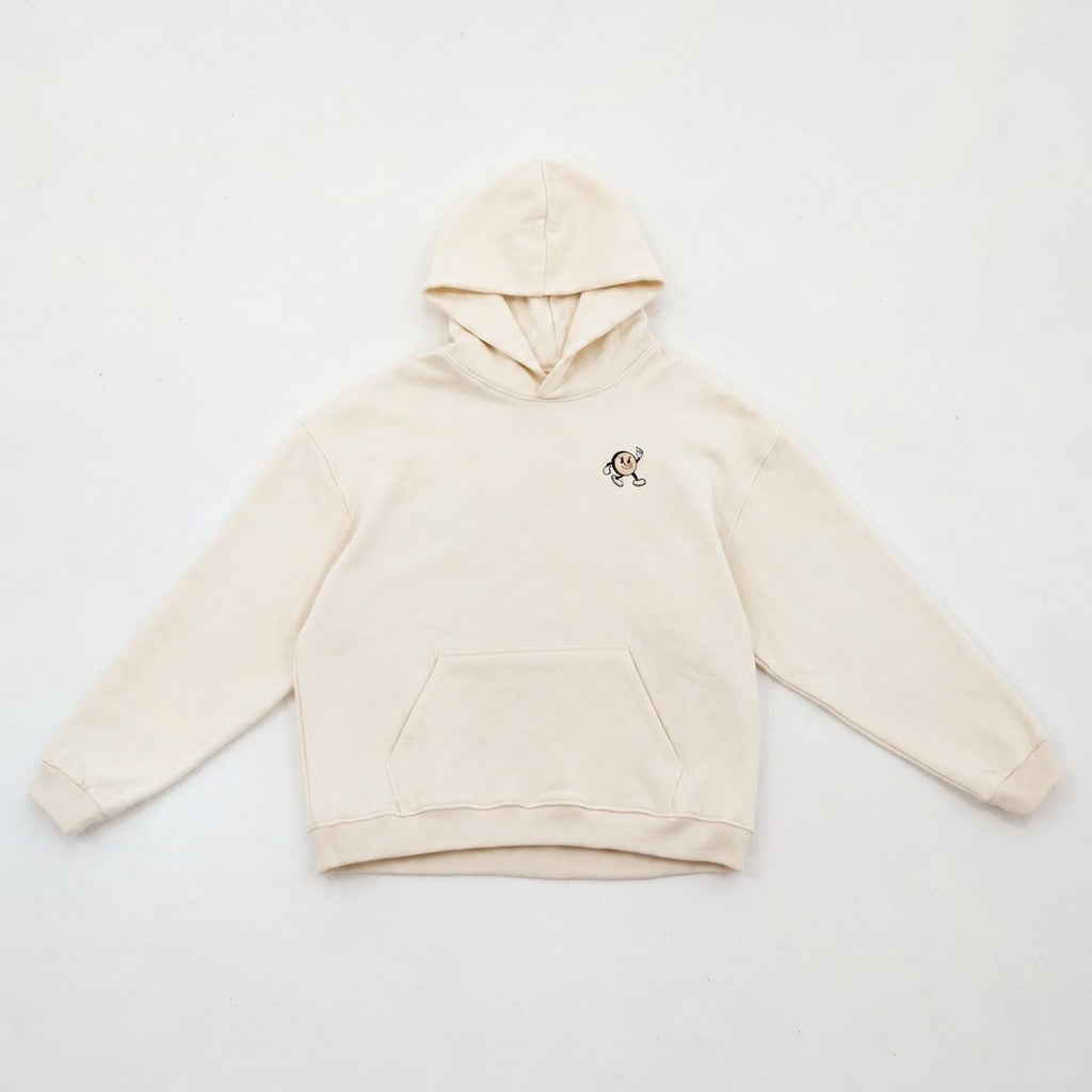Marshmallow Hoodie mit kleinem Smiley Print von LaserLuca, hingelegt, Vorderansicht